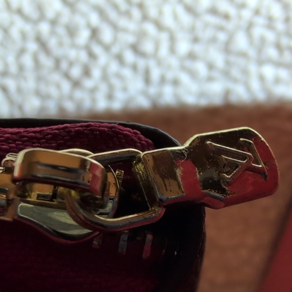 Fashion As Is - Picture 5 of 6